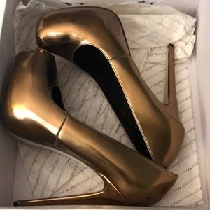 Aldo women’s bronze heels size 38 great price!